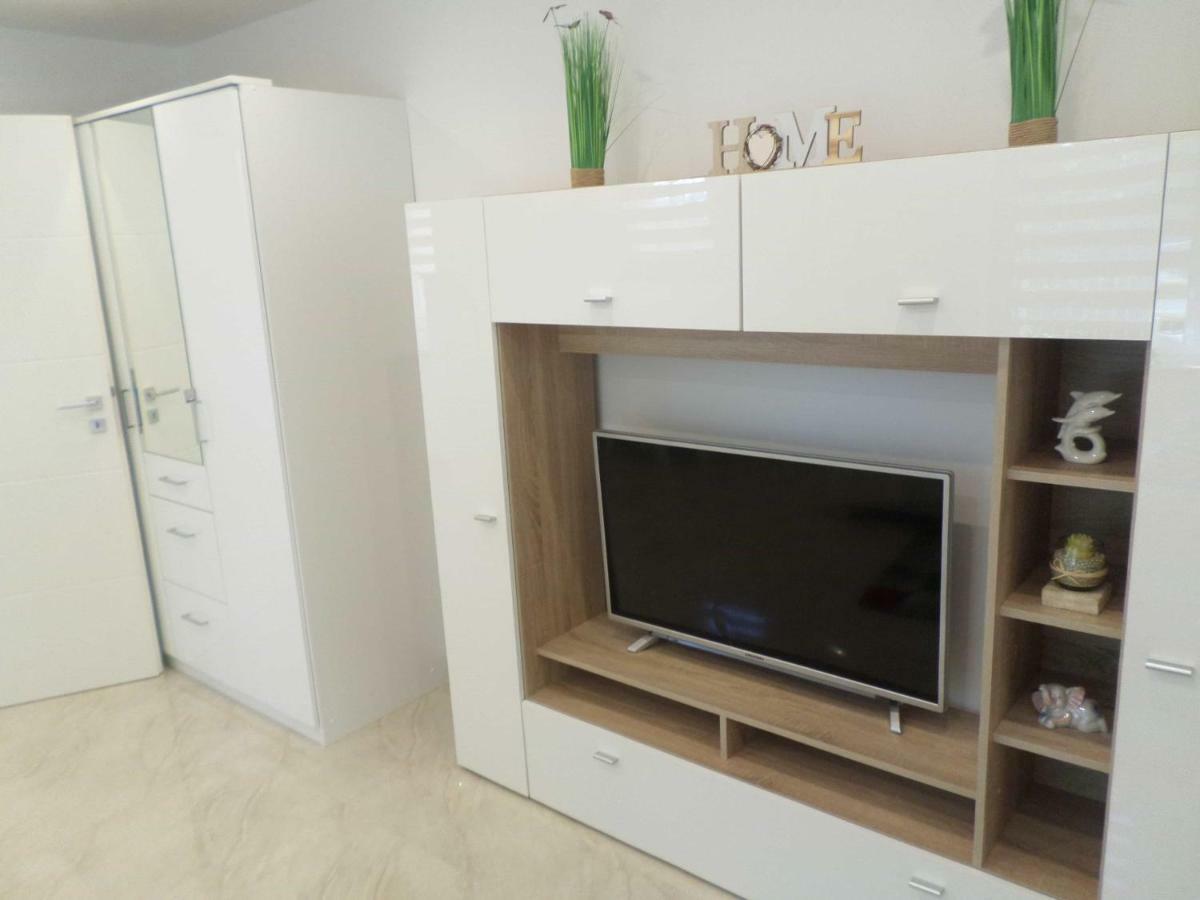 1 Zi. Apartment Naehe Flughafen/Messe Stuttgart 24H Waldenbuch Buitenkant foto