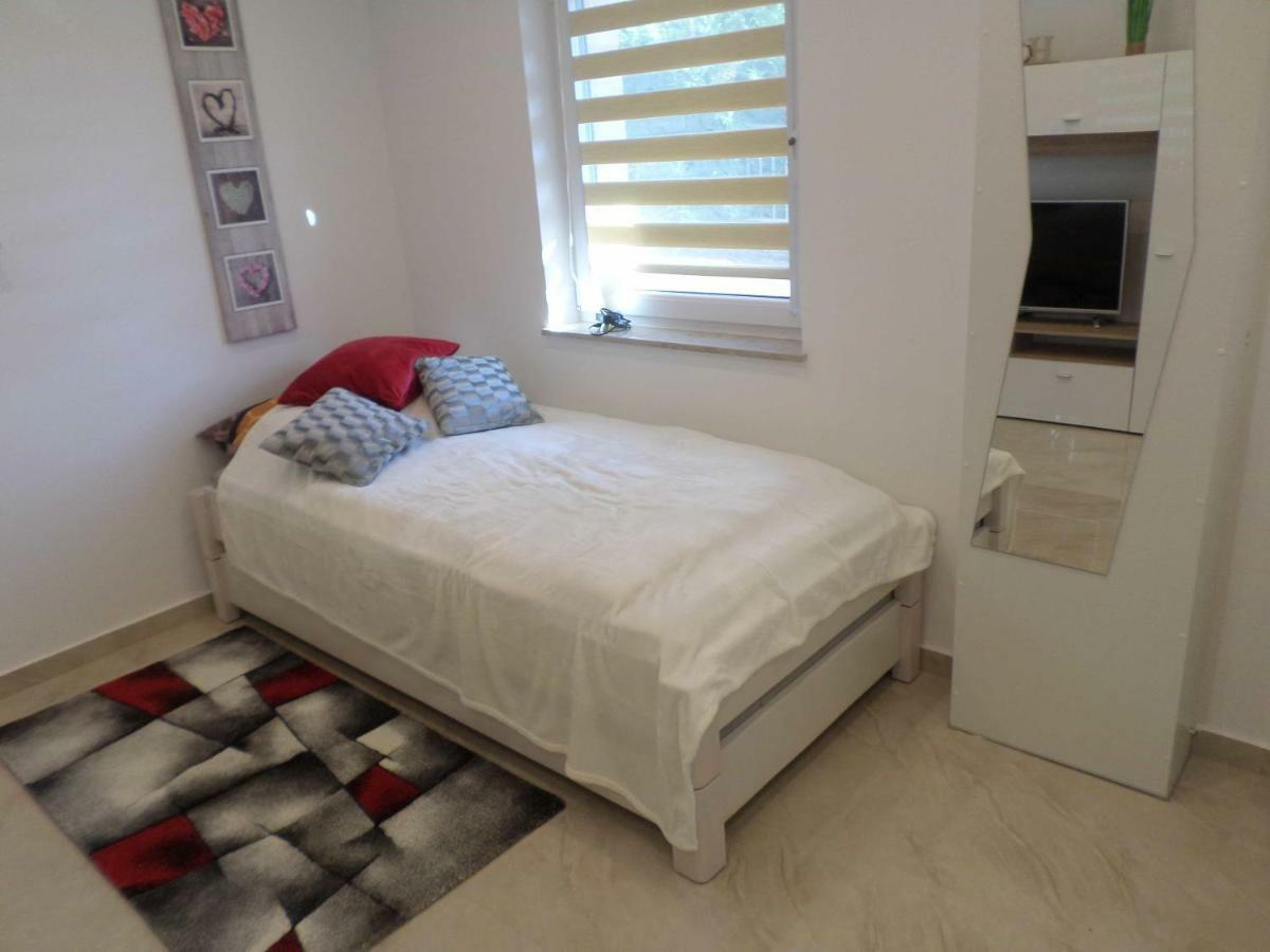 1 Zi. Apartment Naehe Flughafen/Messe Stuttgart 24H Waldenbuch Buitenkant foto